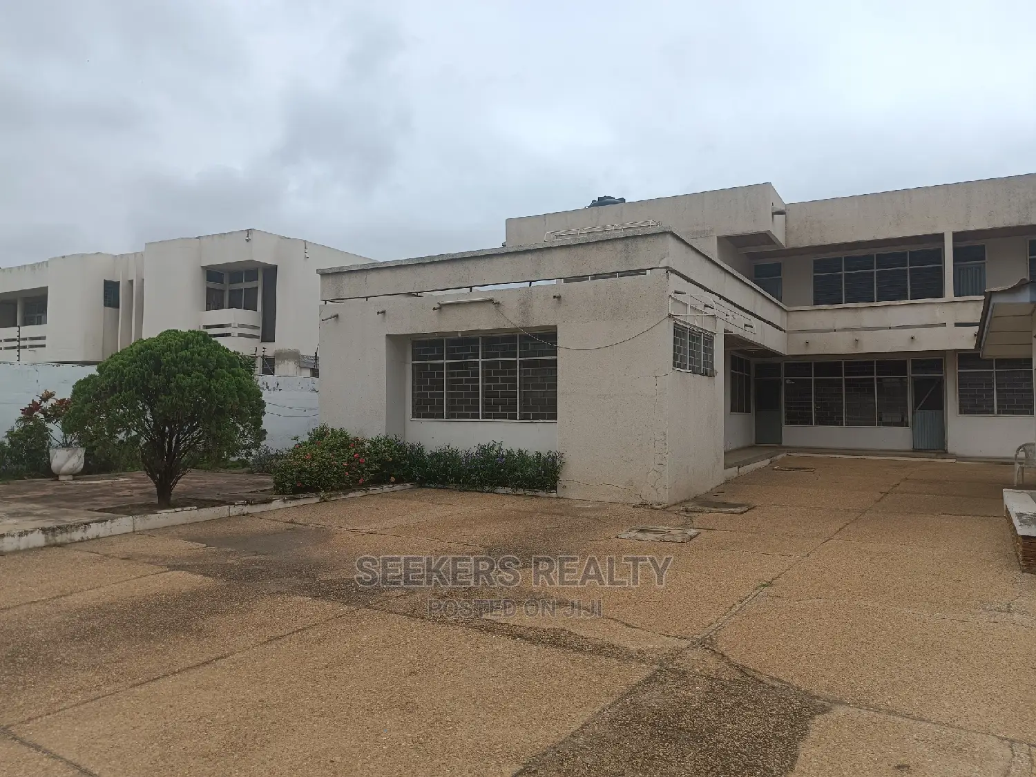 7bdrm House in Seekers Realty, Dzorwulu for sale in Dzorwulu
