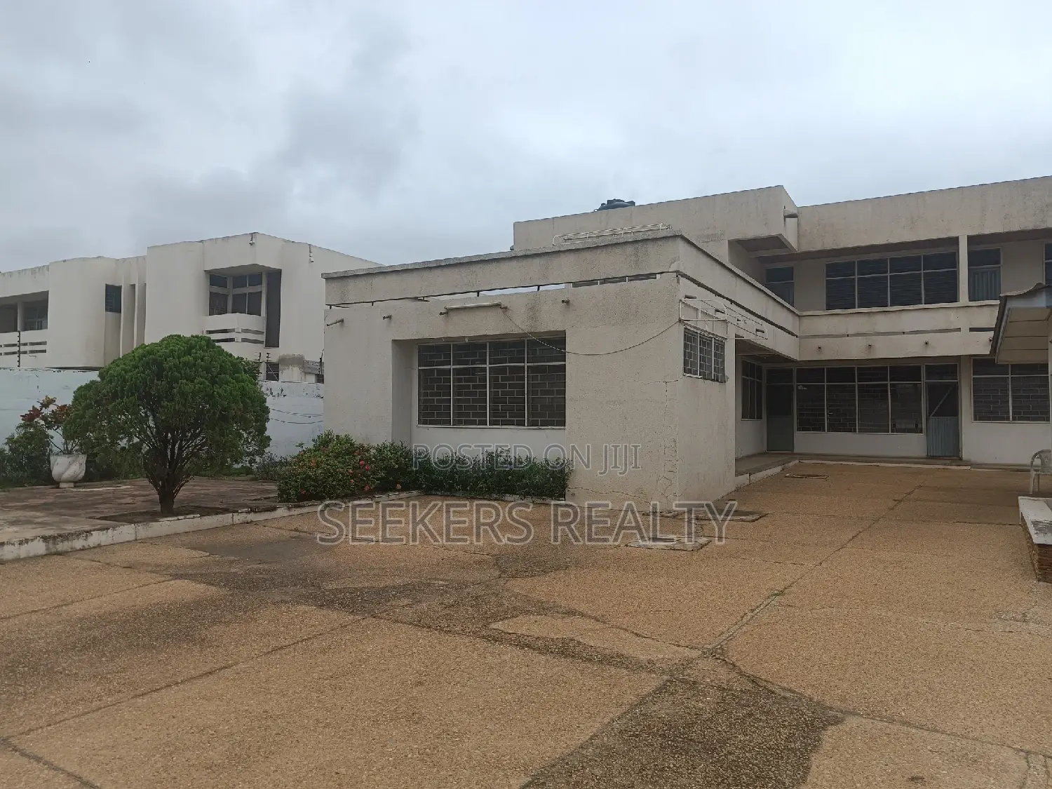 7bdrm House in Seekers Realty, Dzorwulu for sale in Dzorwulu