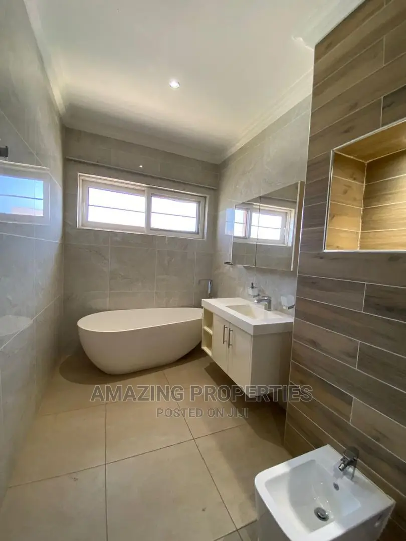 5bdrm House in Airport for sale in Airport Residential Area