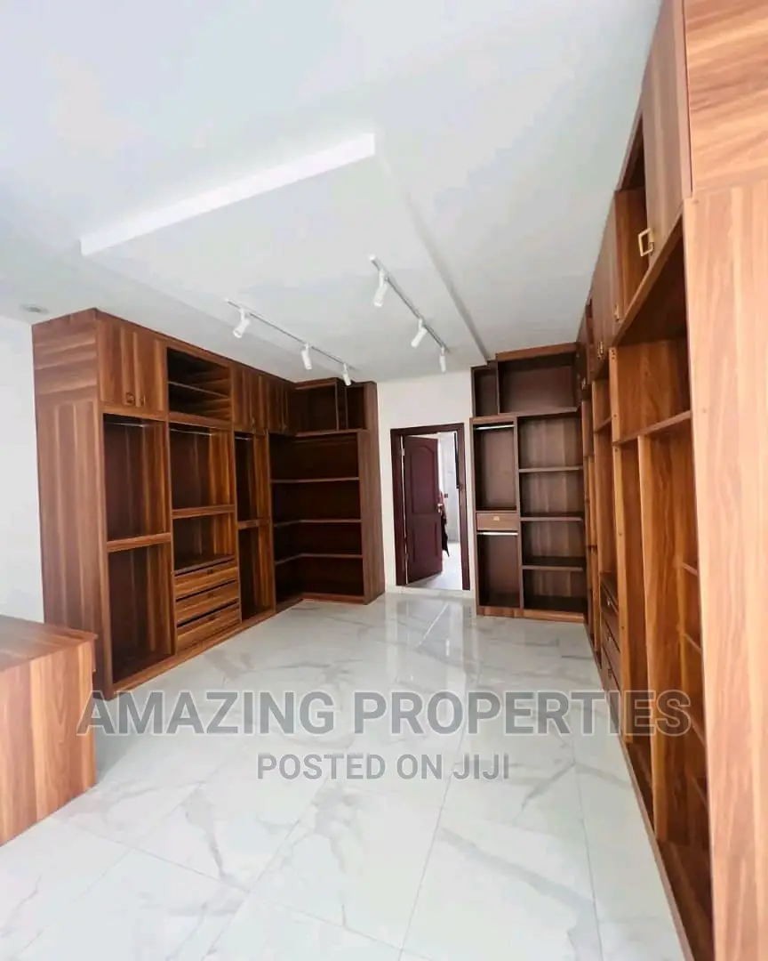 5bdrm House in East Legon for sale in East Legon