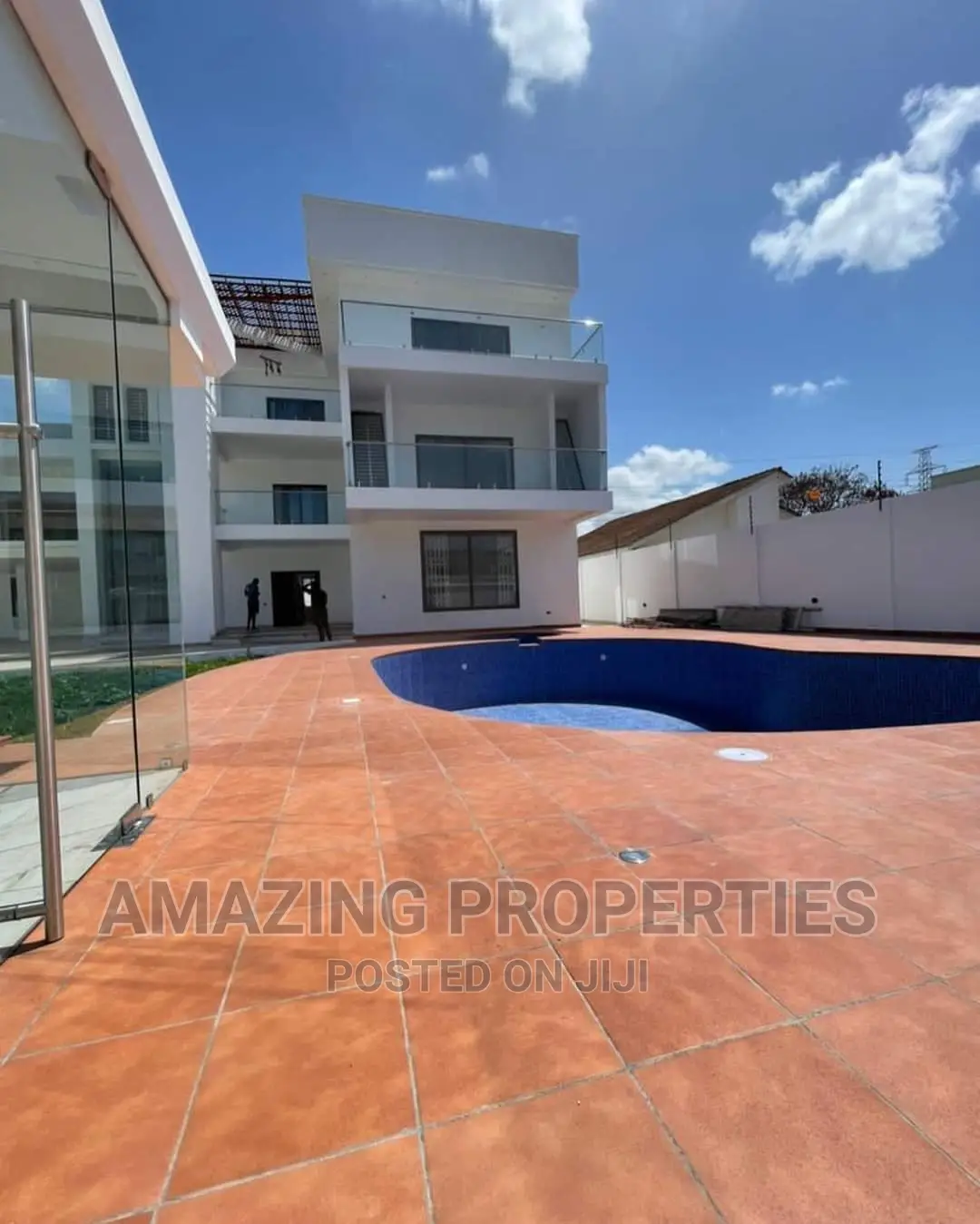 8bdrm House in East Legon for sale in East Legon