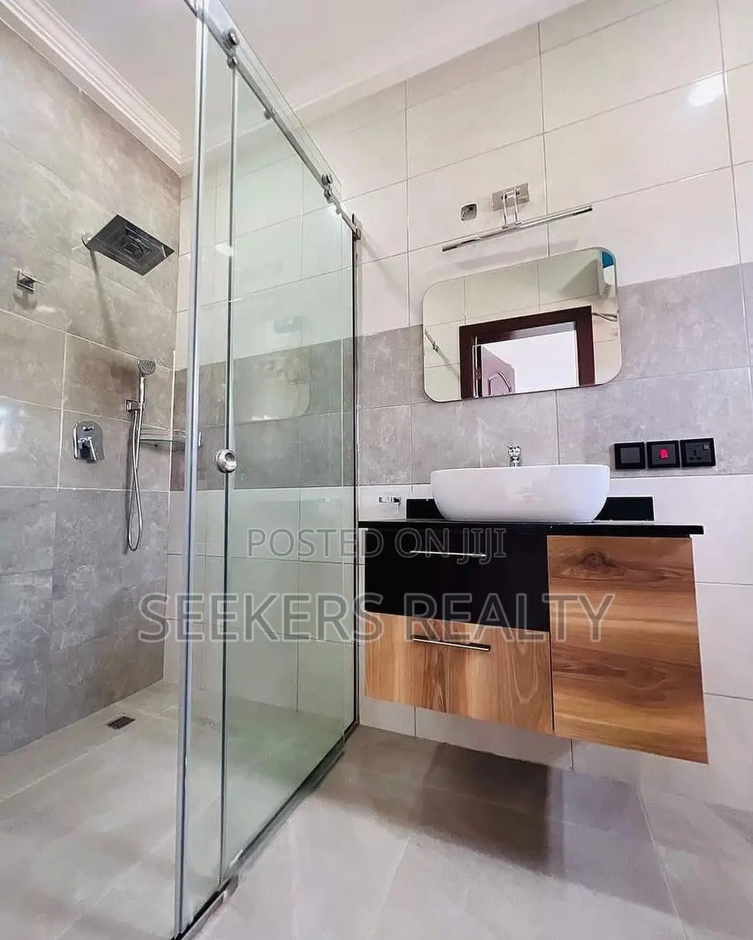 5bdrm House in Seekers Realty, East Legon for sale in East Legon