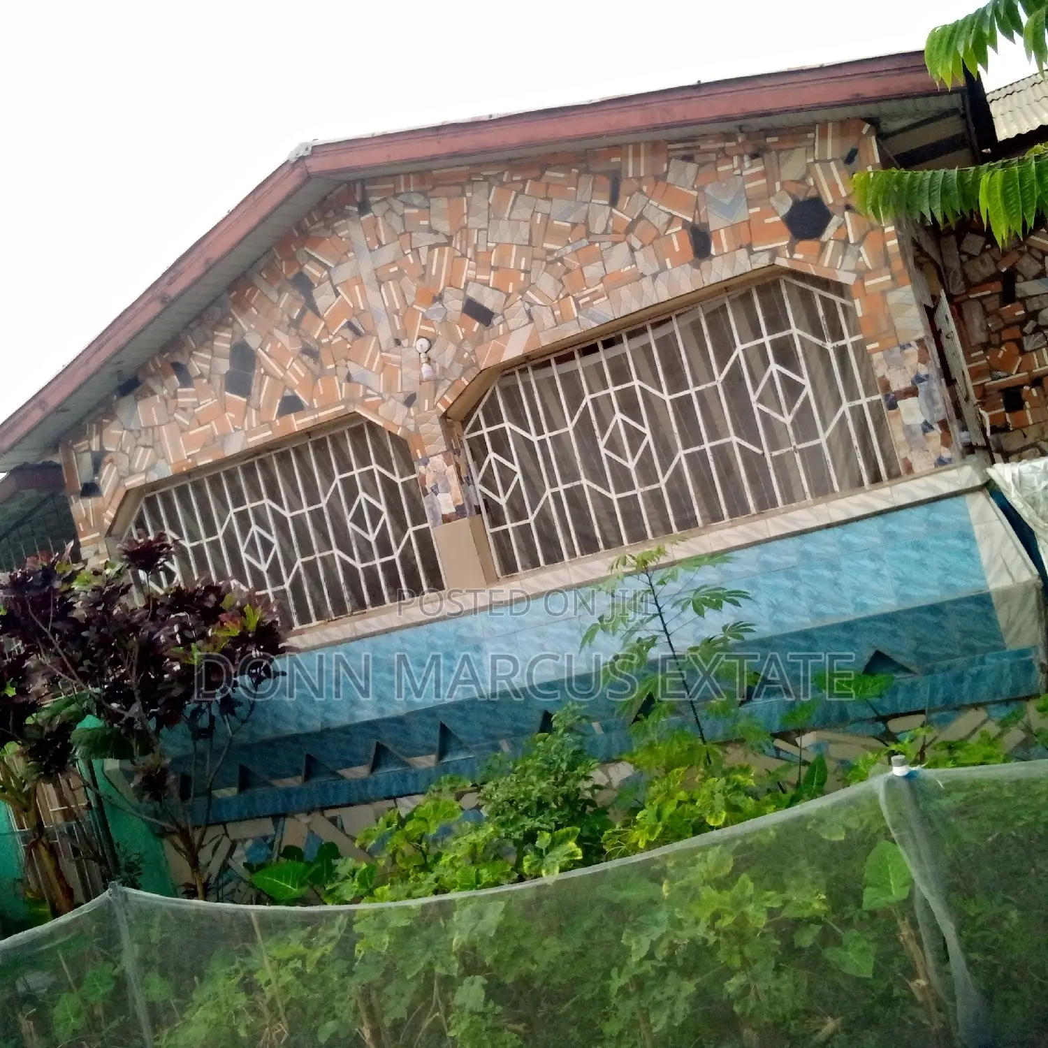 9bdrm House in Meduma Abass, Kumasi Metropolitan for sale in Kumasi Metropolitan