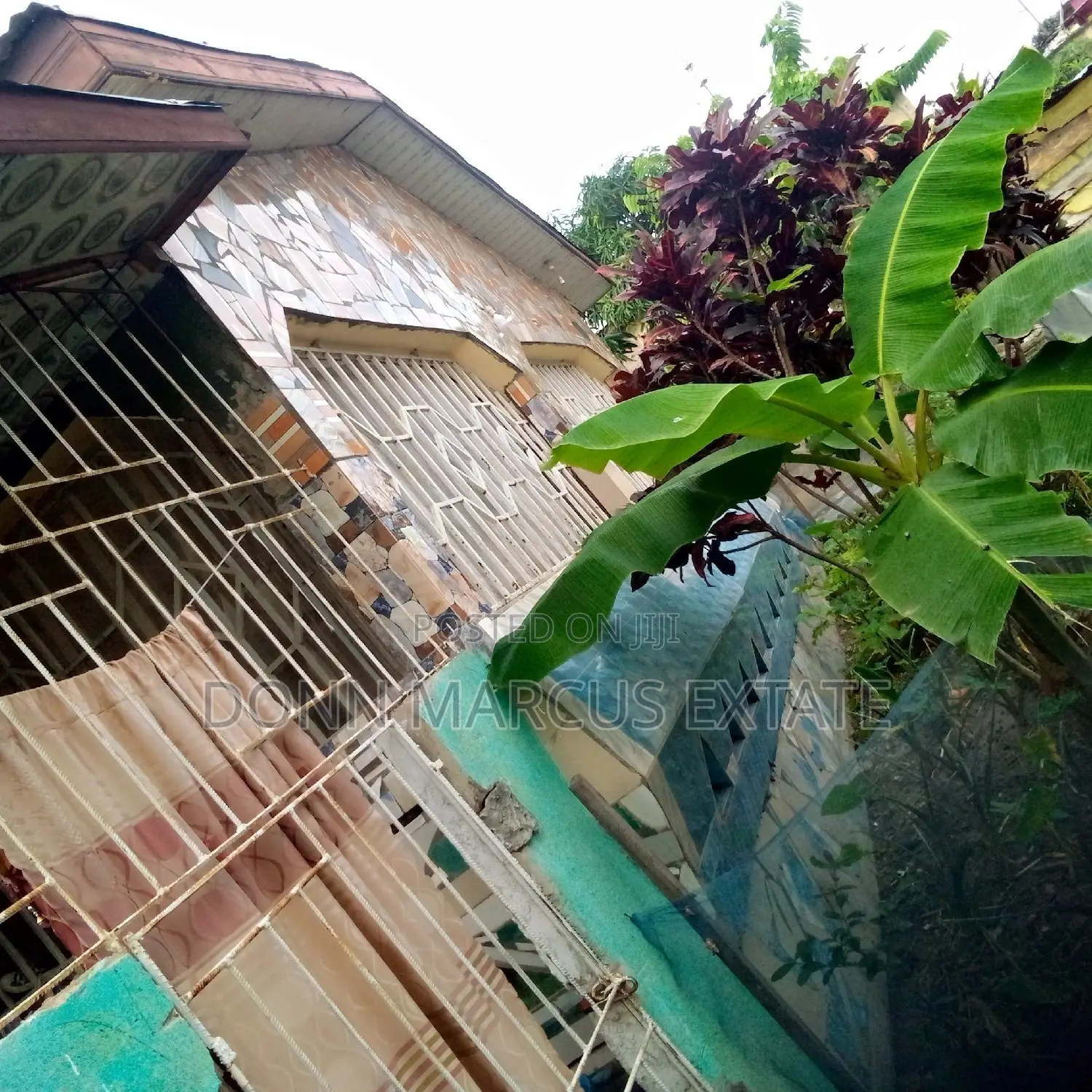 9bdrm House in Meduma Abass, Kumasi Metropolitan for sale in Kumasi Metropolitan