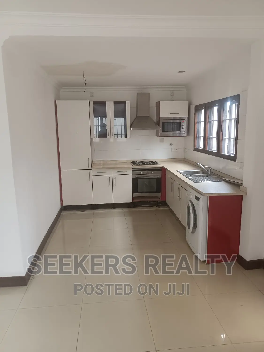 3bdrm Townhouse / Terrace in Seekers Realty, Cantonments for rent in Cantonments