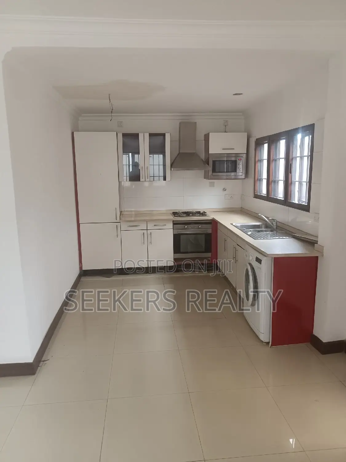 3bdrm Townhouse / Terrace in Seekers Realty, Cantonments for rent in Cantonments
