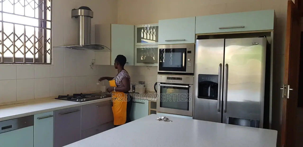 Furnished 5bdrm House in Ashomang Estate for rent in Ashomang Estate