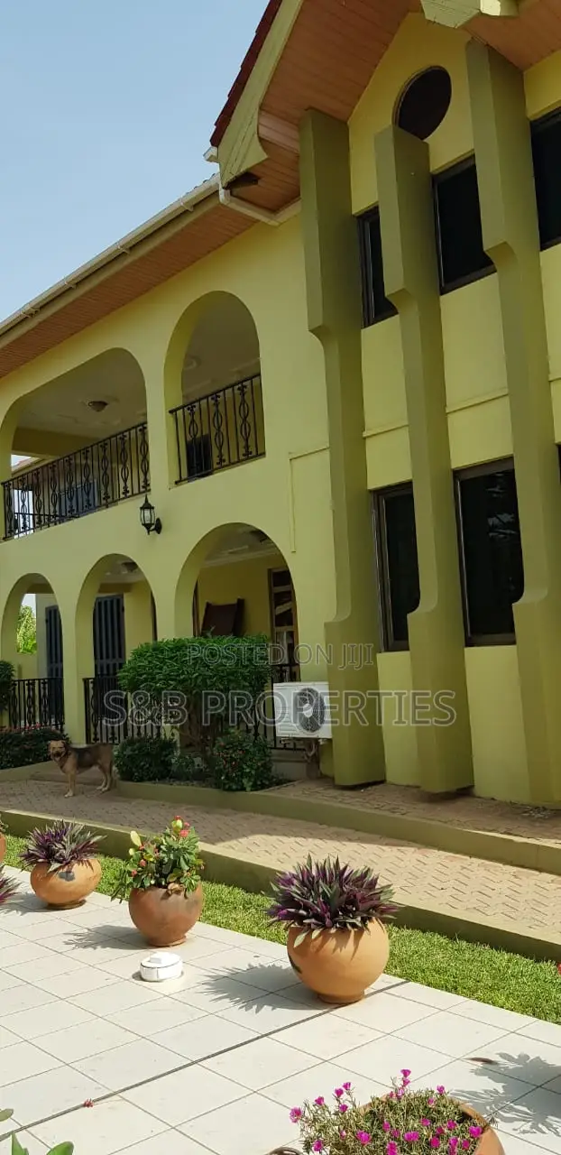 Furnished 5bdrm House in Ashomang Estate for rent in Ashomang Estate