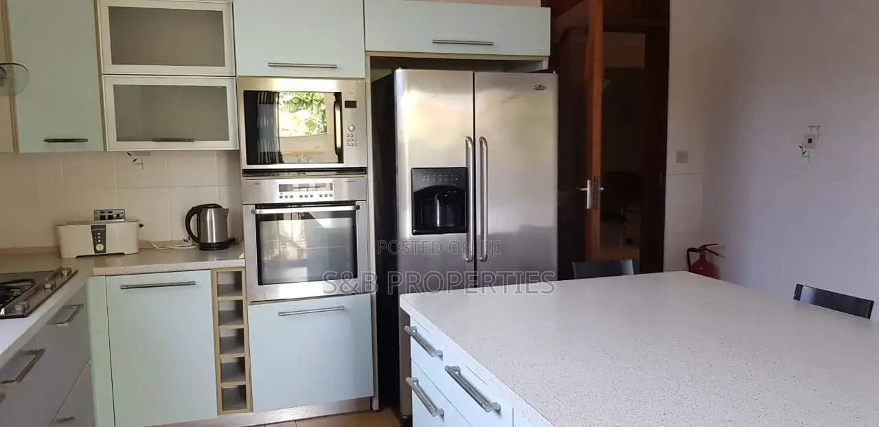 Furnished 5bdrm House in Ashomang Estate for rent in Ashomang Estate
