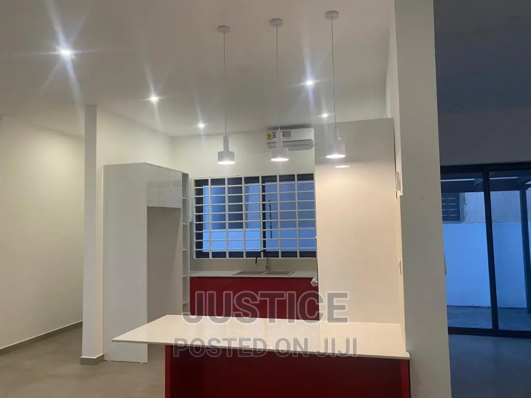 4bdrm Duplex in Community 20 Tema for sale in Tema Metropolitan