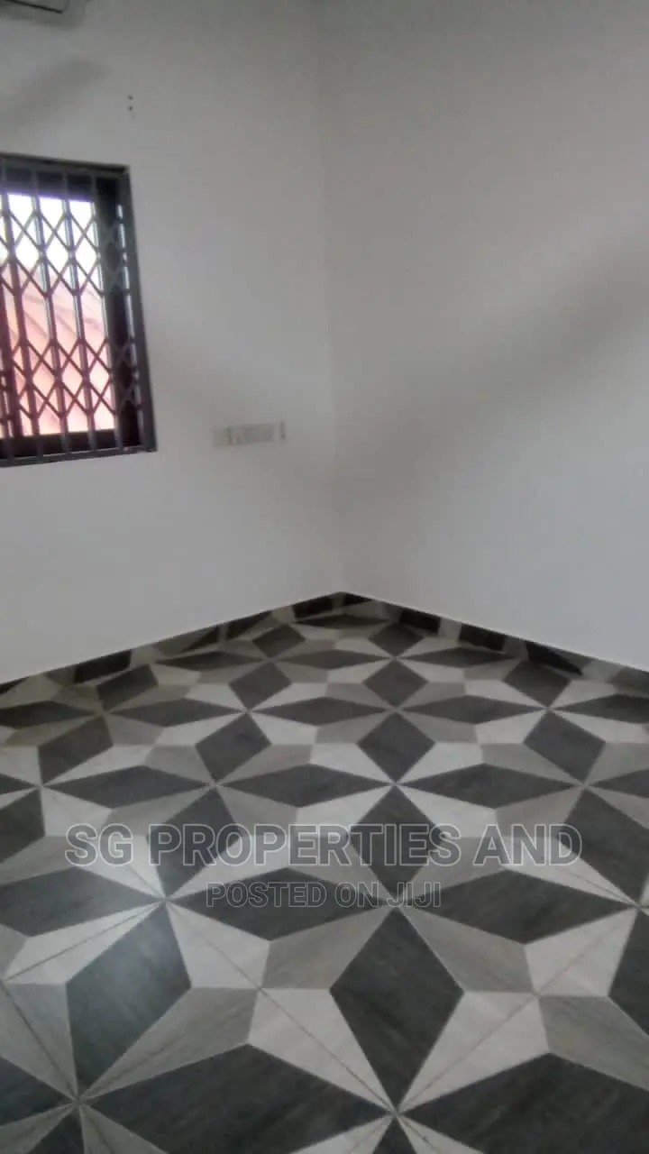 3bdrm Apartment in Batsonaa, Spintex for rent in Spintex