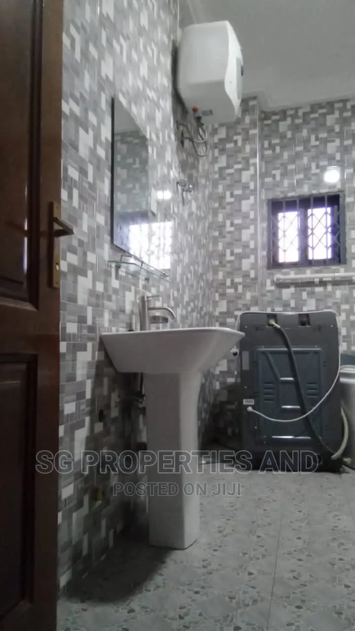 3bdrm Apartment in Batsonaa, Spintex for rent in Spintex