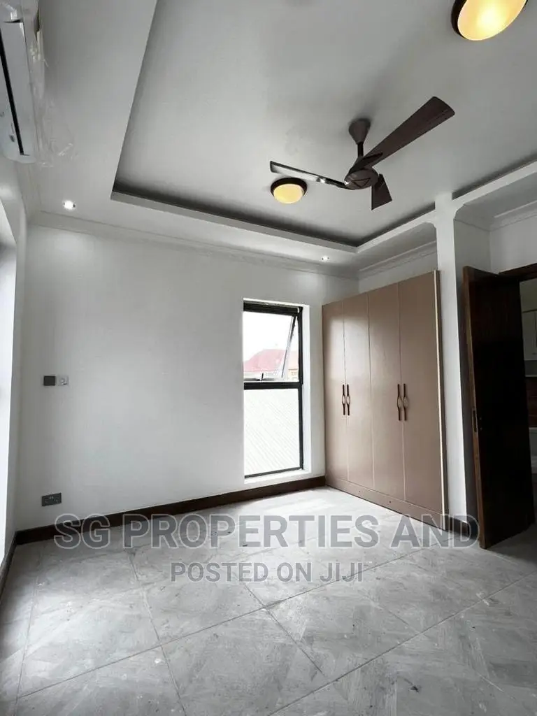 4bdrm Mansion in Ecobank, Spintex for sale in Spintex