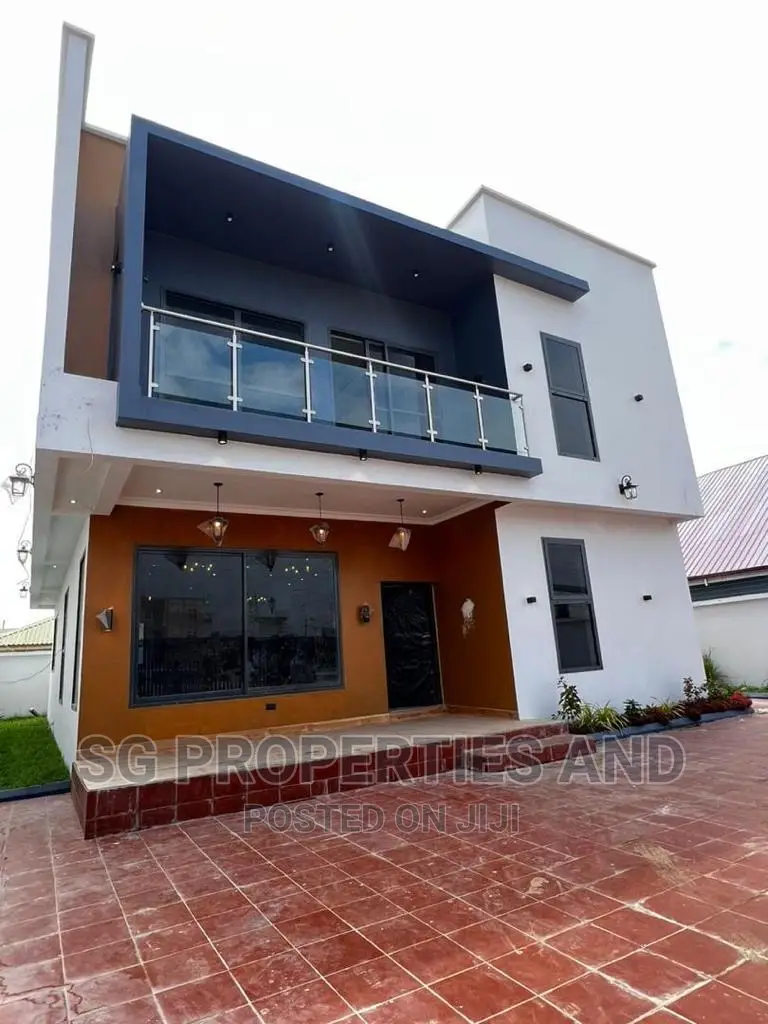 4bdrm Mansion in Ecobank, Spintex for sale in Spintex