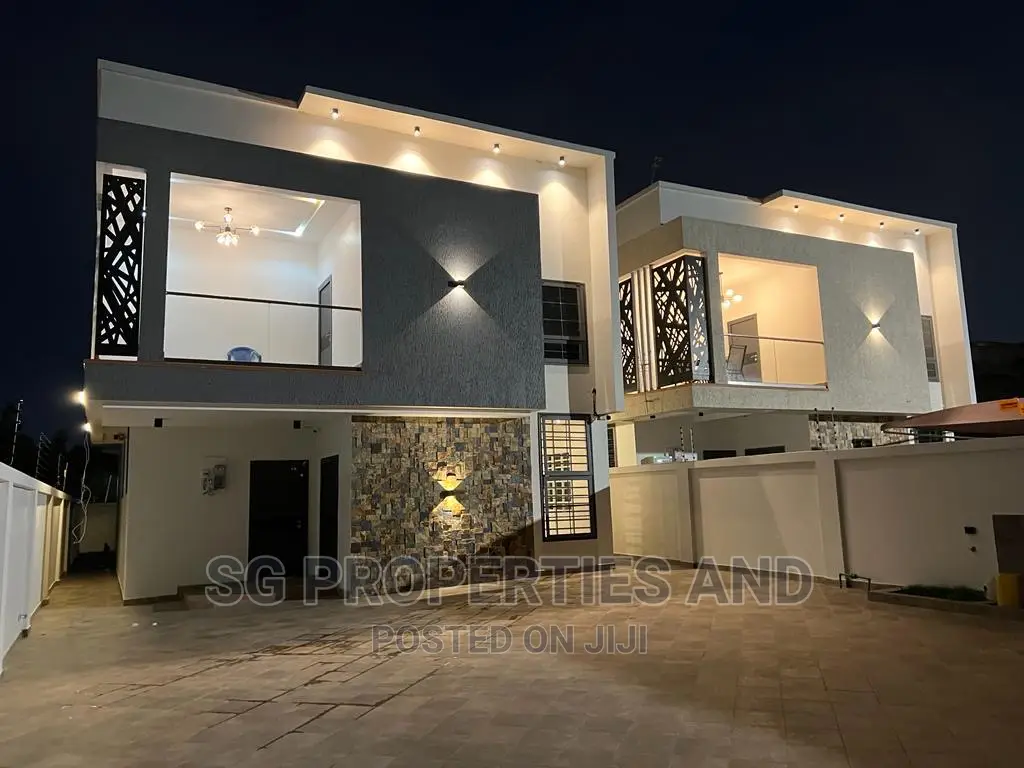 4bdrm Mansion in Community 18, Spintex for sale in Spintex