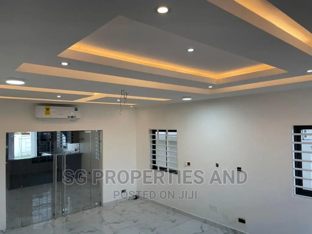 4bdrm Mansion in Community 18, Spintex for sale in Spintex