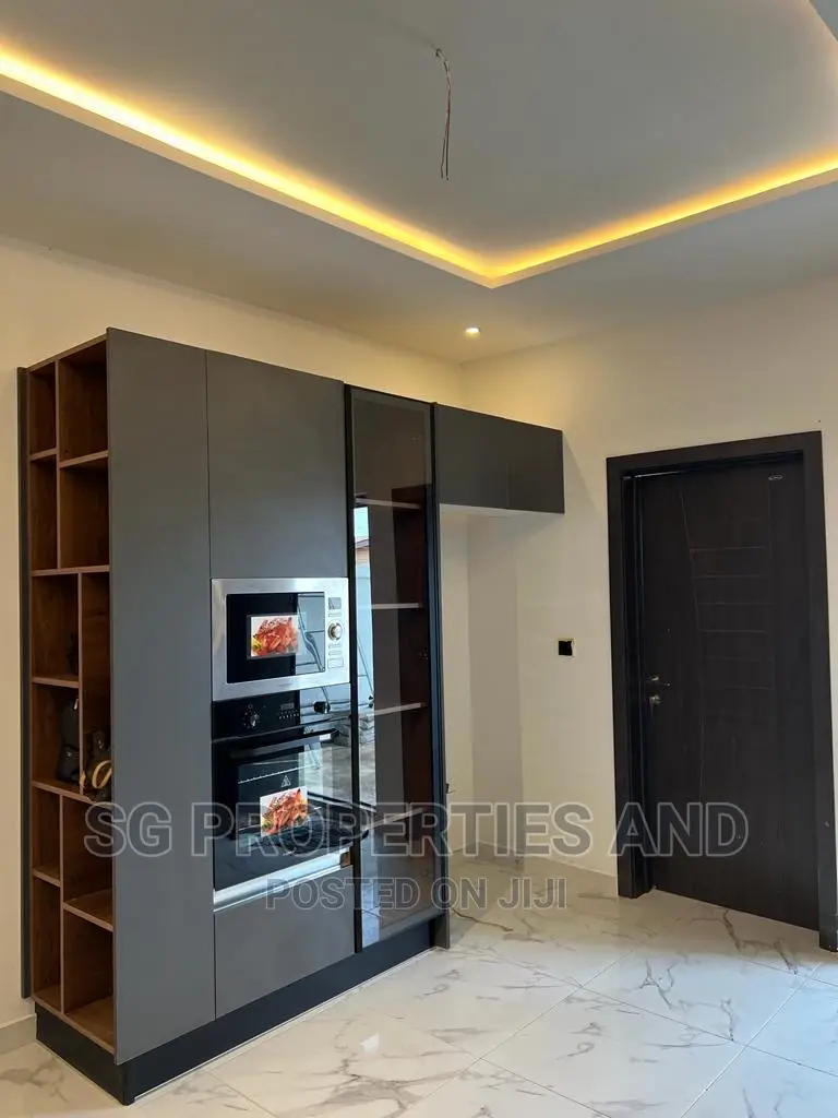 4bdrm Mansion in Community 18, Spintex for sale in Spintex