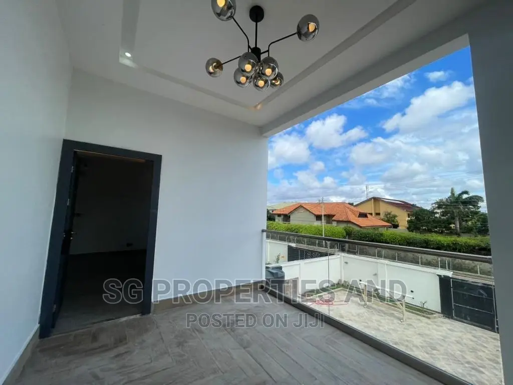 4bdrm Mansion in Community 18, Spintex for sale in Spintex