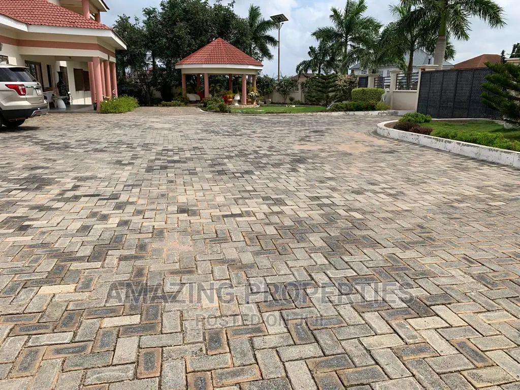 5bdrm House in Airport Residential Area for sale in Airport Residential Area