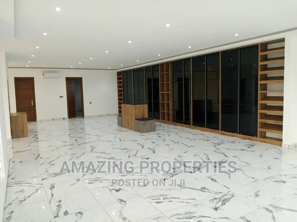 7bdrm House in East Legon for sale in East Legon
