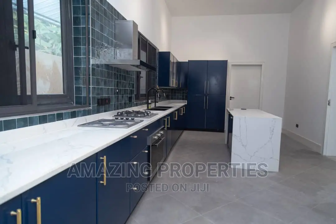 5bdrm House in Labone for sale in Labone
