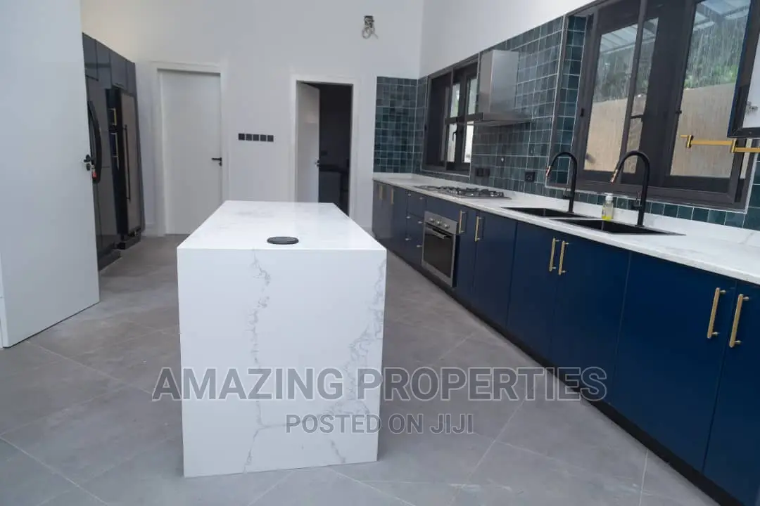 5bdrm House in Labone for sale in Labone