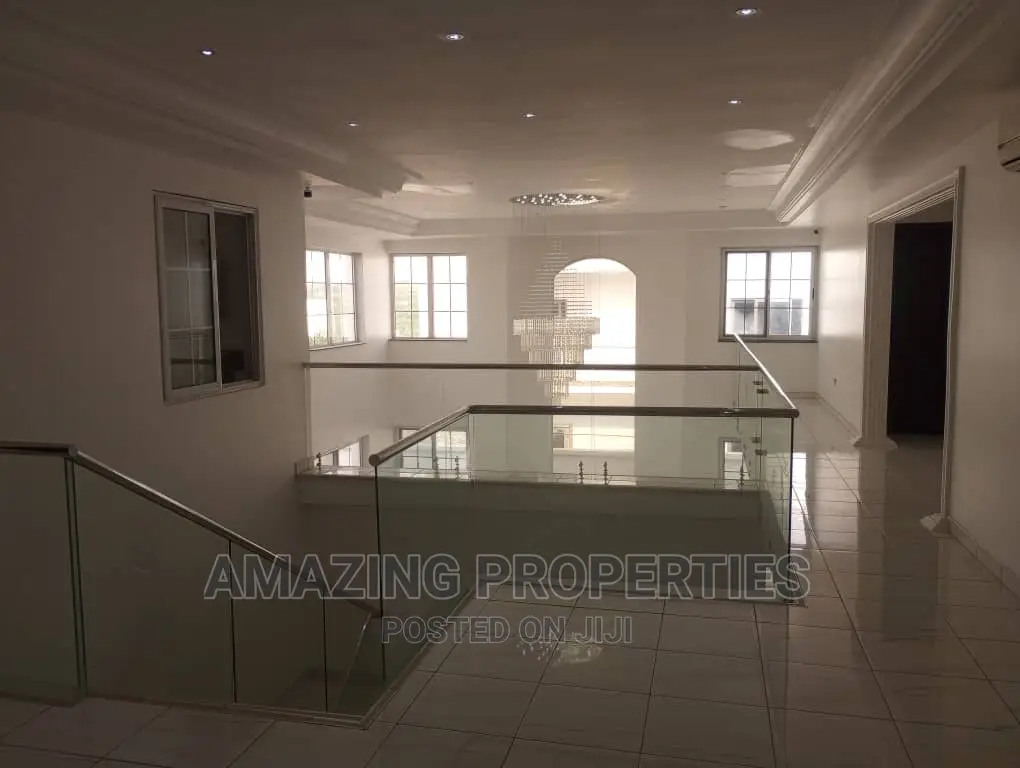 7bdrm House in Airport Residential Area for sale in Airport Residential Area