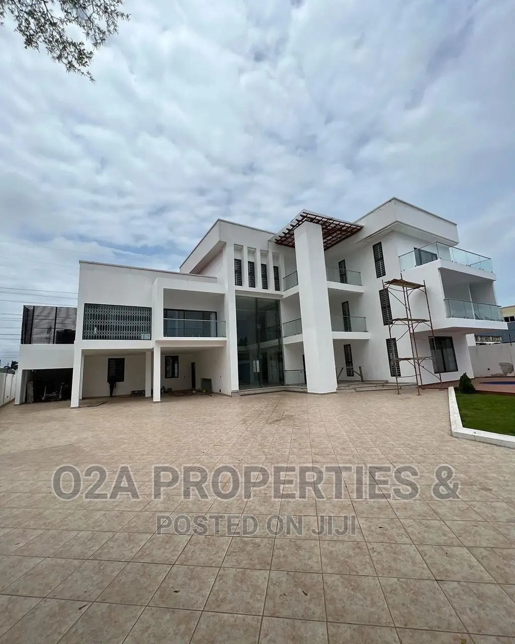 8bdrm Duplex in American House for sale in American House