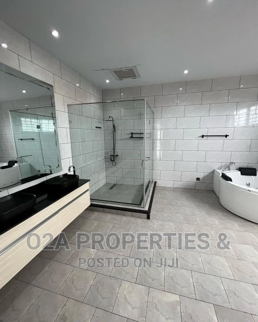 8bdrm Duplex in American House for sale in American House