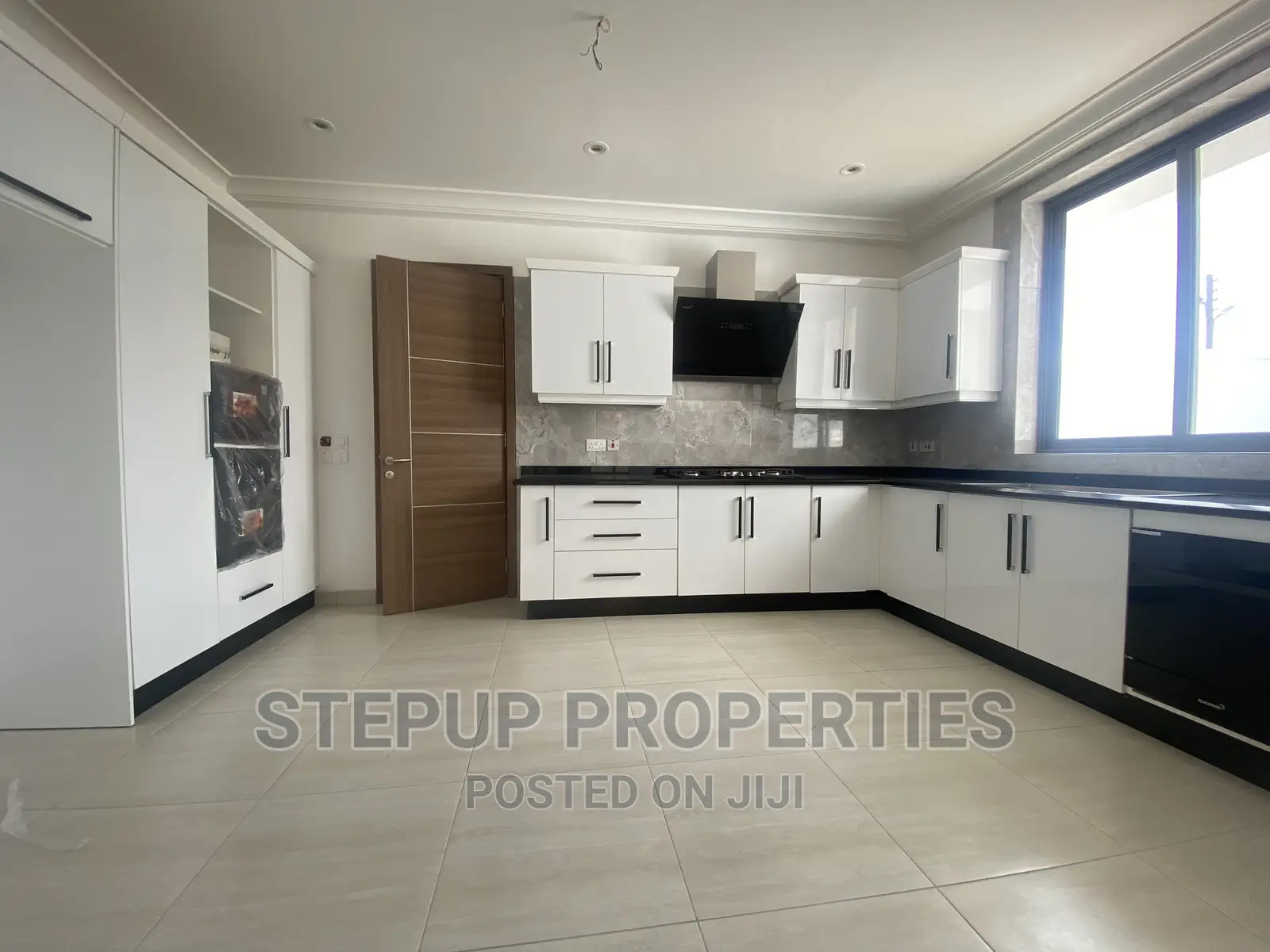 4bdrm Mansion in American House, East Legon for sale in East Legon