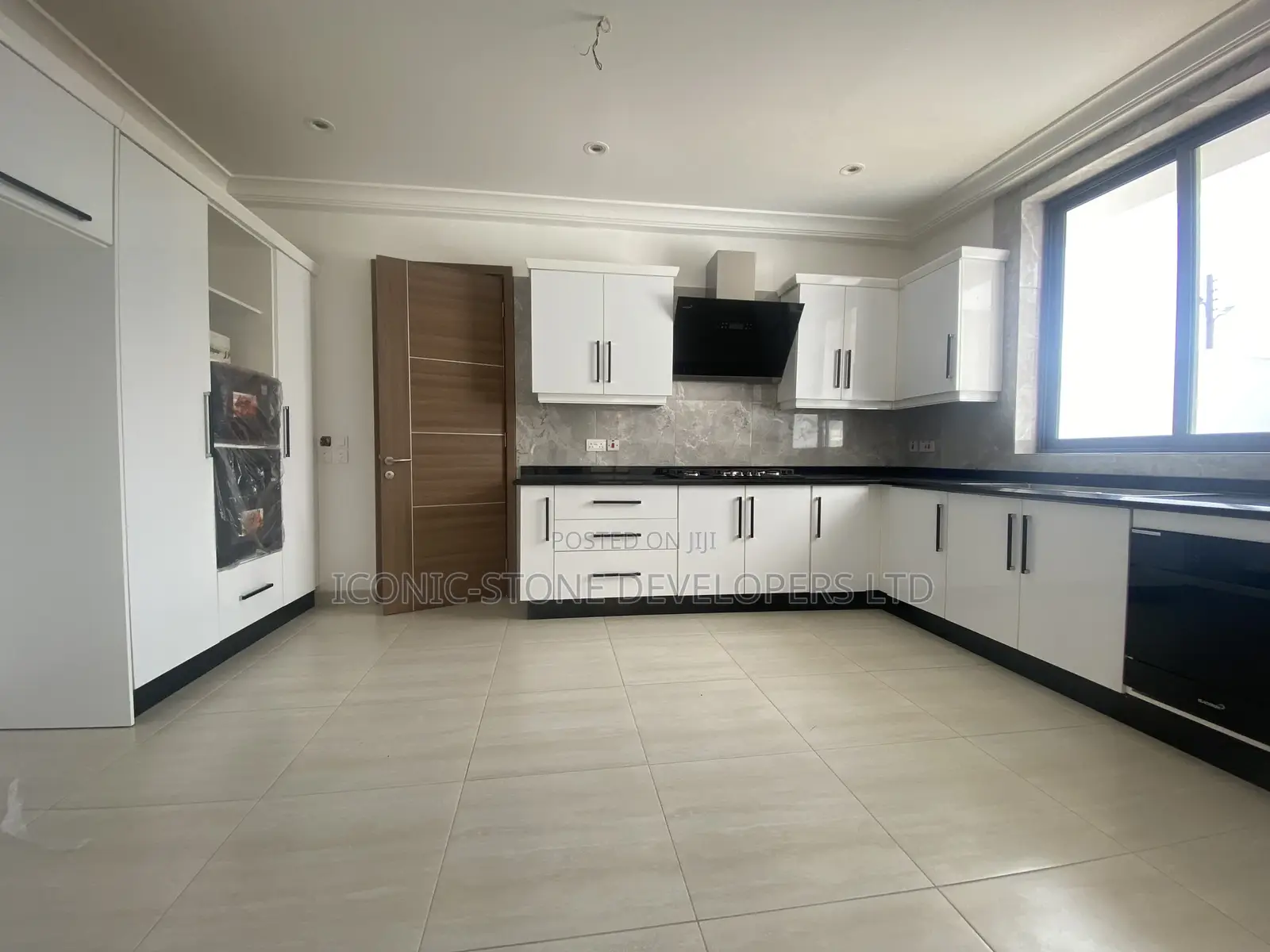 4bdrm Mansion in American House, East Legon for sale in East Legon