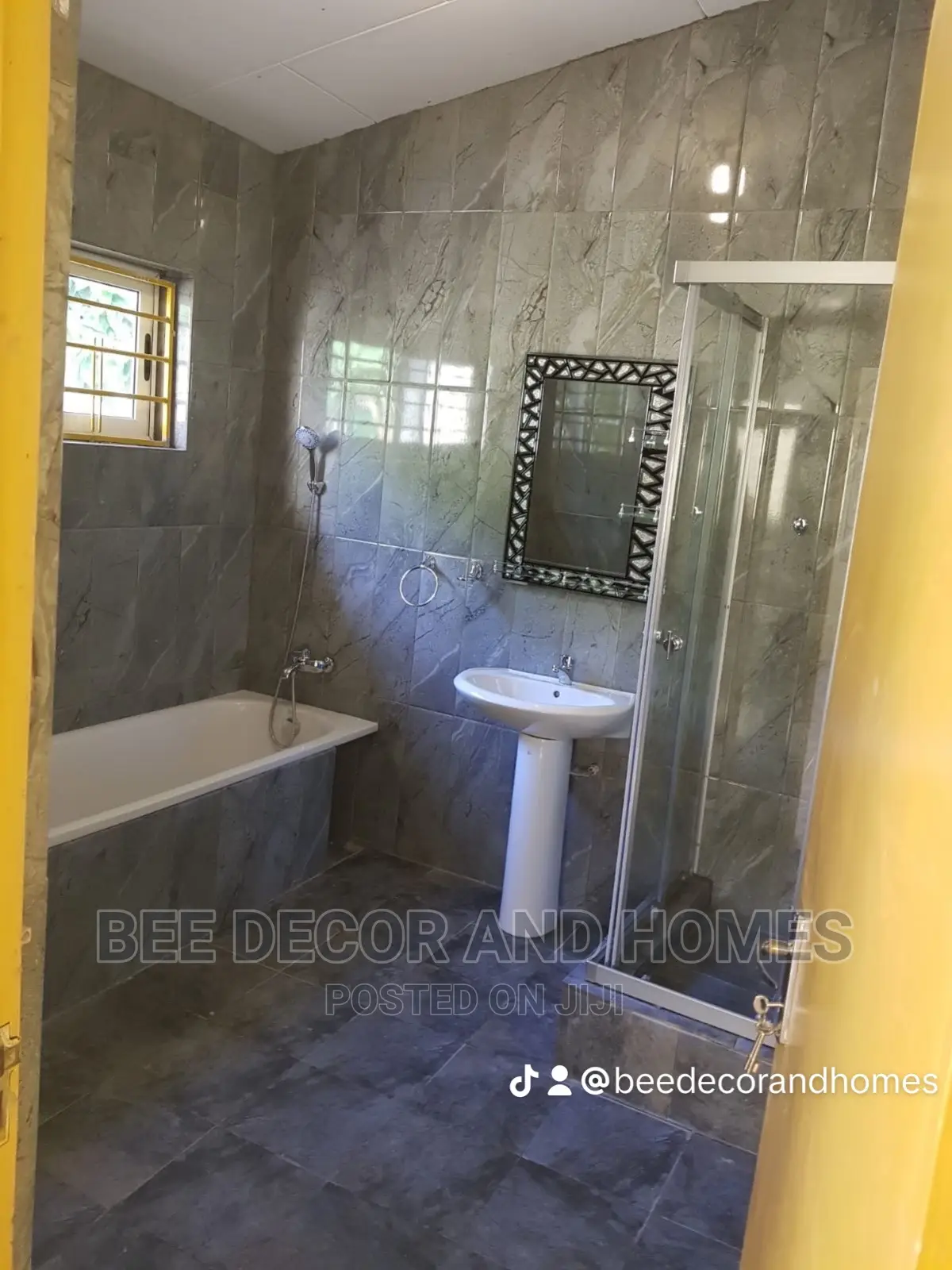 9bdrm House in Bee Decor And Homes, Adenta for sale in Adenta