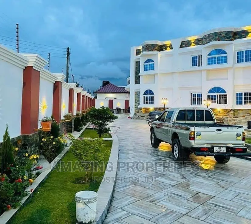 7bdrm House In Tema Metropolitan For Sale in Tema Metropolitan