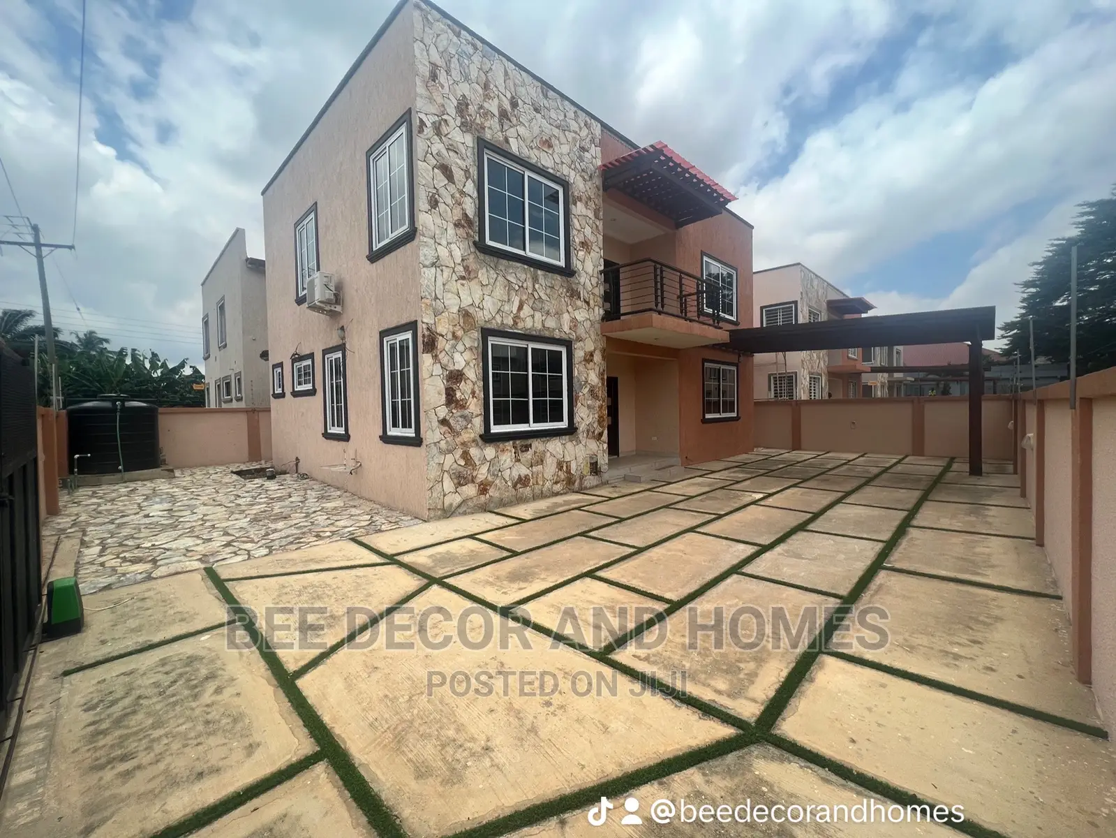 3bdrm Block of Flats in Bee Decor And Homes, Adenta for sale in Adenta