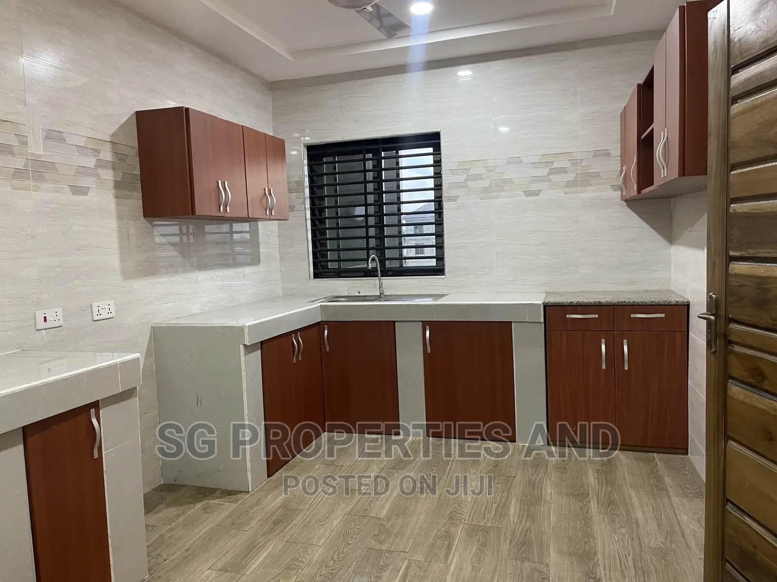 3bdrm Apartment in Ecobank, Spintex for rent in Spintex