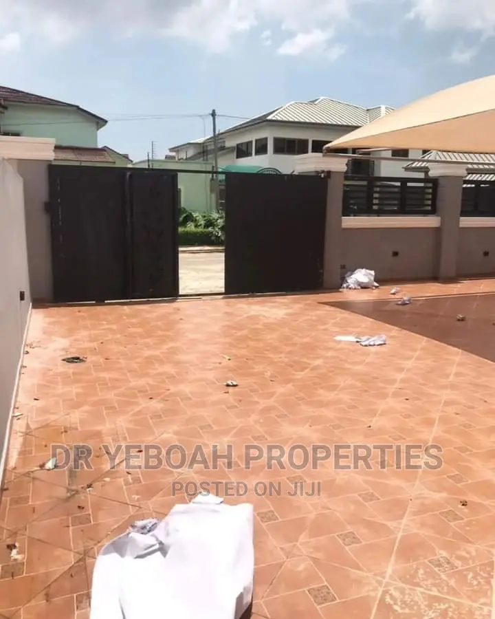 3bdrm House in Spintex:- 3 Bedrooms, Baatsona Total for sale in Baatsona Total