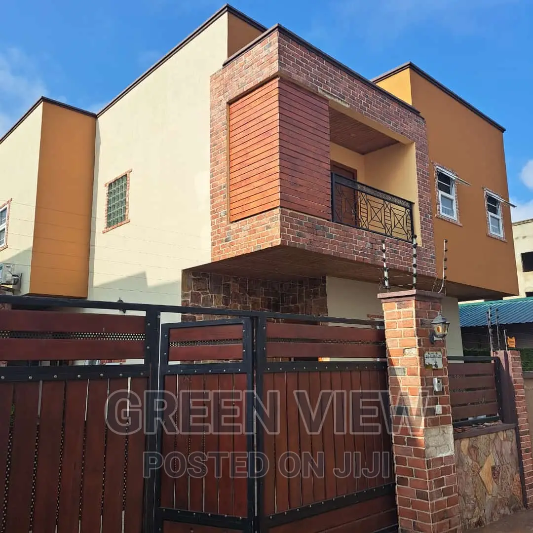 4bdrm Duplex in West Hills Mall Area for sale in West Hills Mall Area