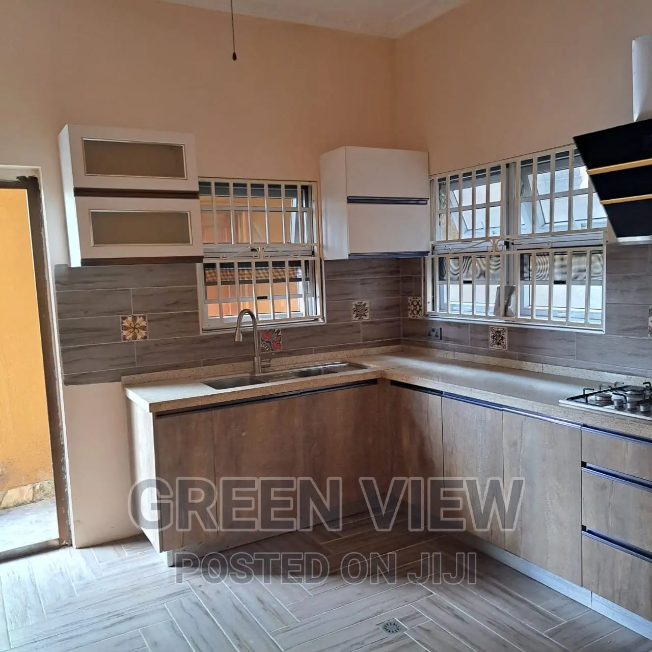 4bdrm Duplex in West Hills Mall Area for sale in West Hills Mall Area