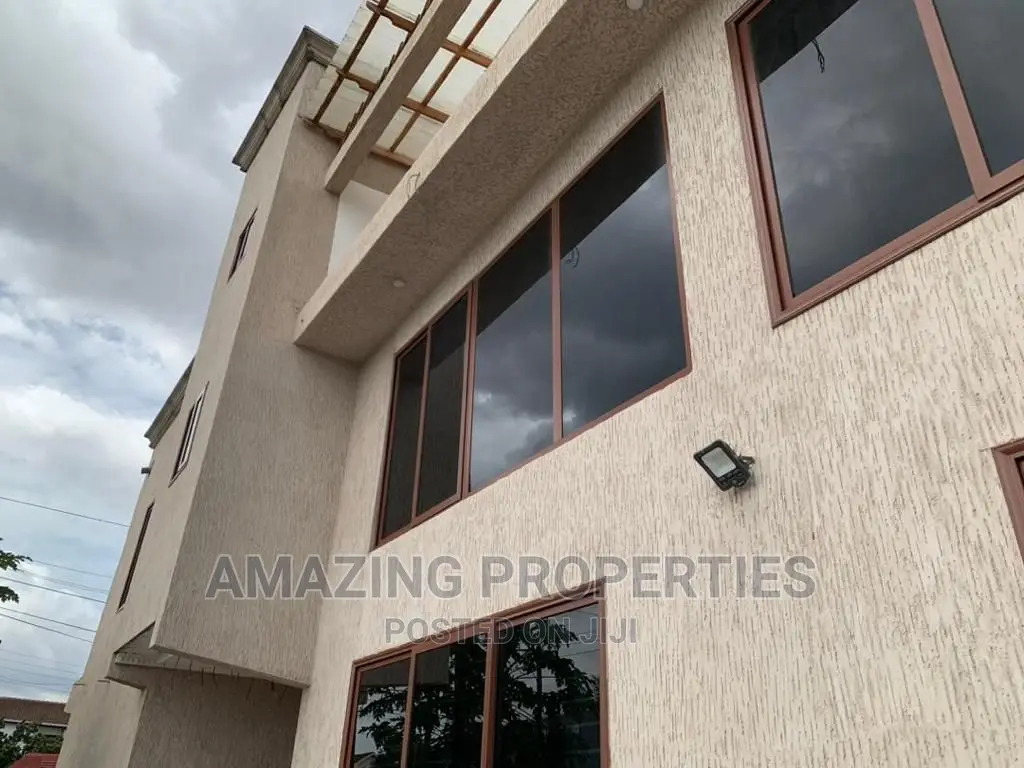 10bdrm Apartment in East Legon for sale in East Legon
