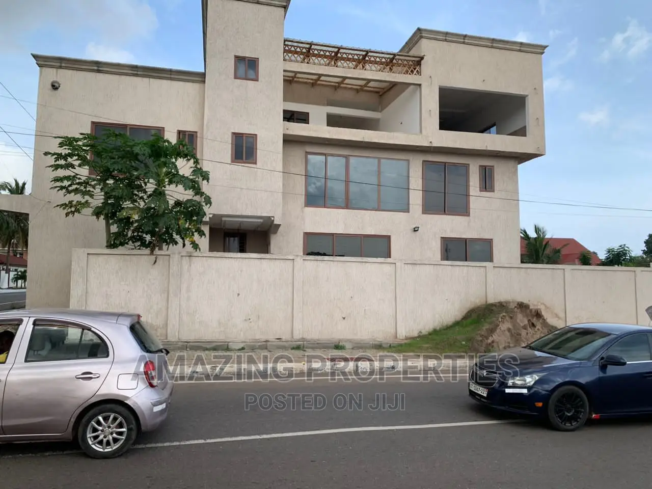 10bdrm Apartment in East Legon for sale in East Legon