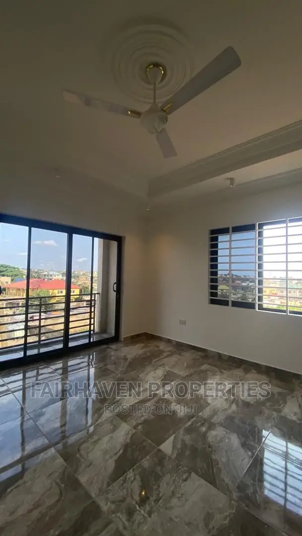 2bdrm Apartment in Atomic, Madina for rent in Madina