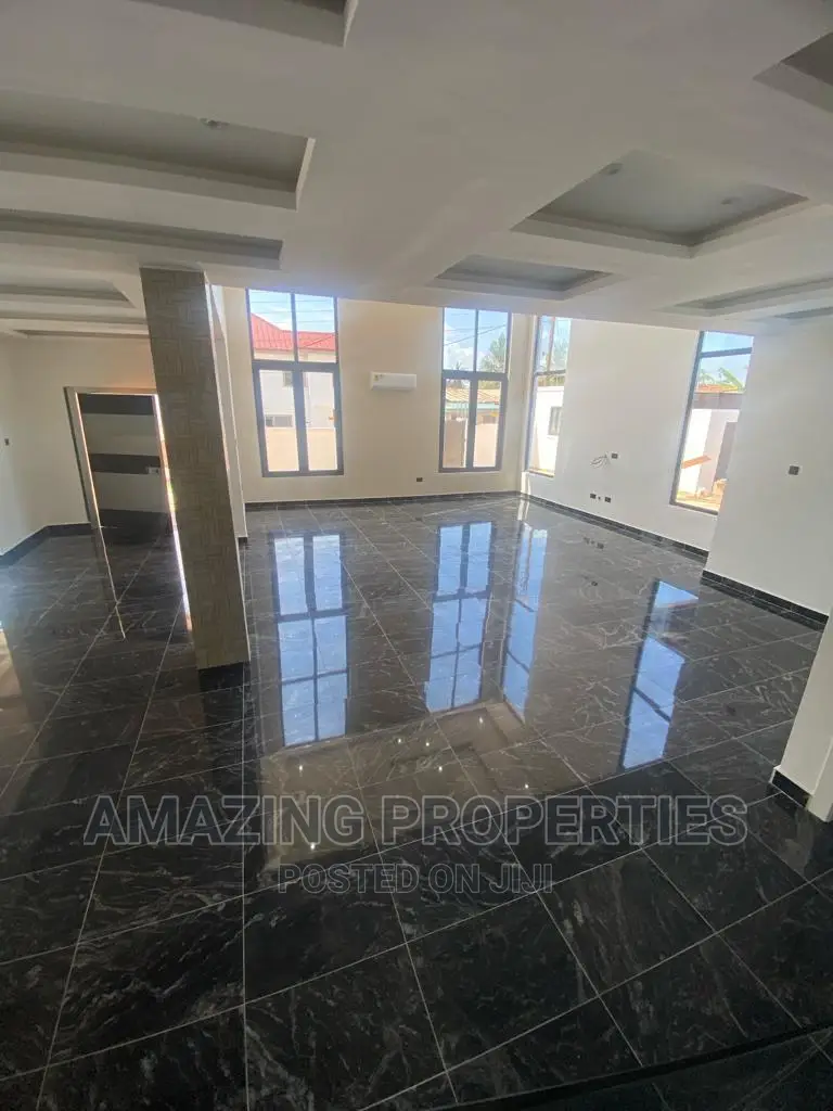 5bdrm House in Adjiriganor for sale in Adjiriganor