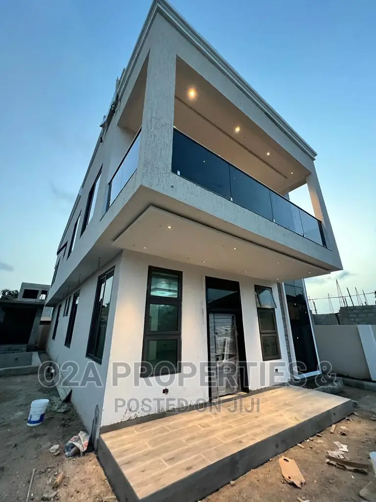 4bdrm House in Baatsona Total for sale in Baatsona Total