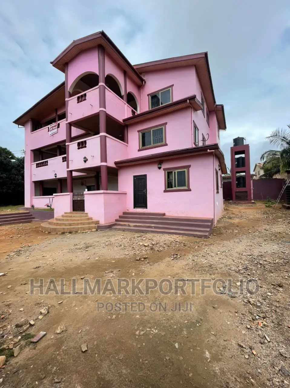 8bdrm House in Weija for sale in Weija