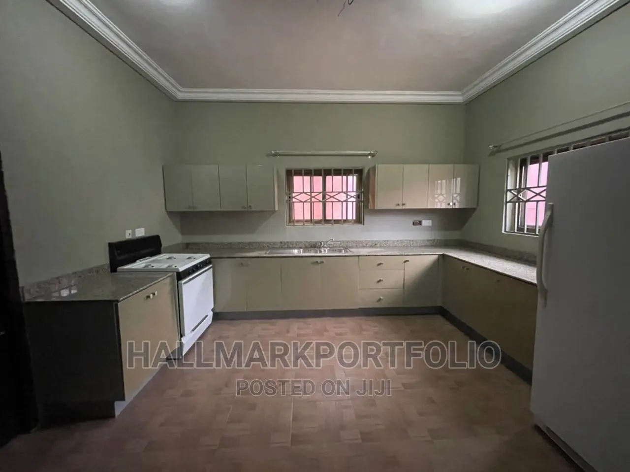 8bdrm House in Weija for sale in Weija