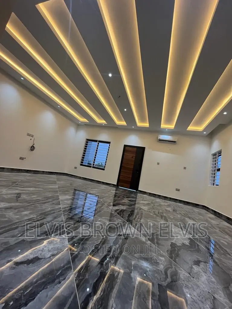 4bdrm Duplex in Botwe Lakeside for rent in Ashaley Botwe