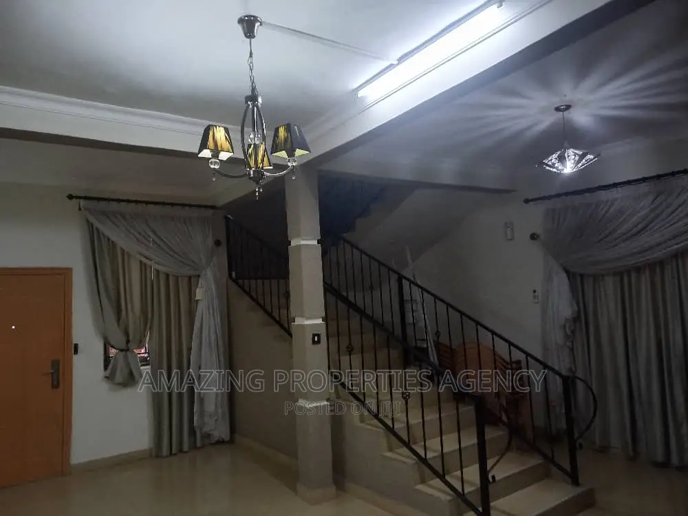 5bdrm House in Dzorwulu for sale in Dzorwulu