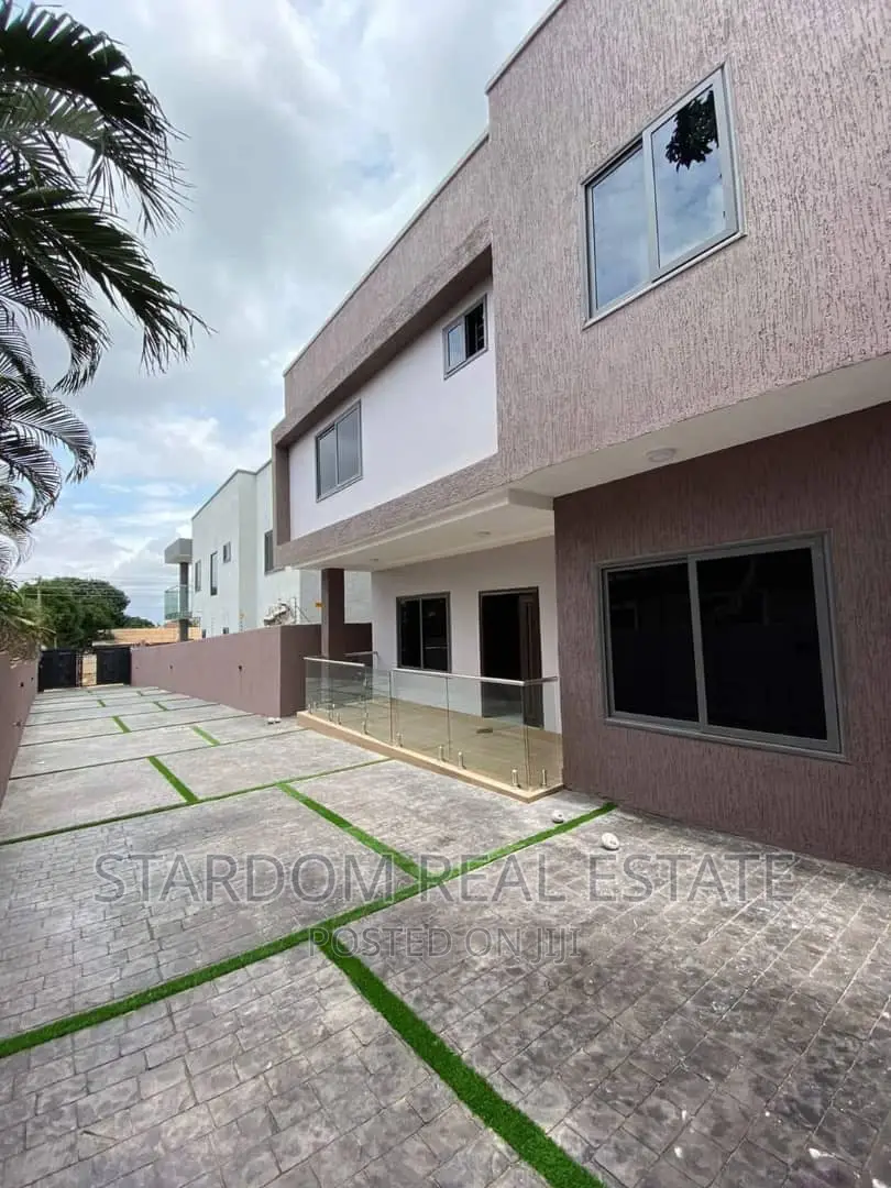 3bdrm Duplex in Kwabenya for sale in Kwabenya