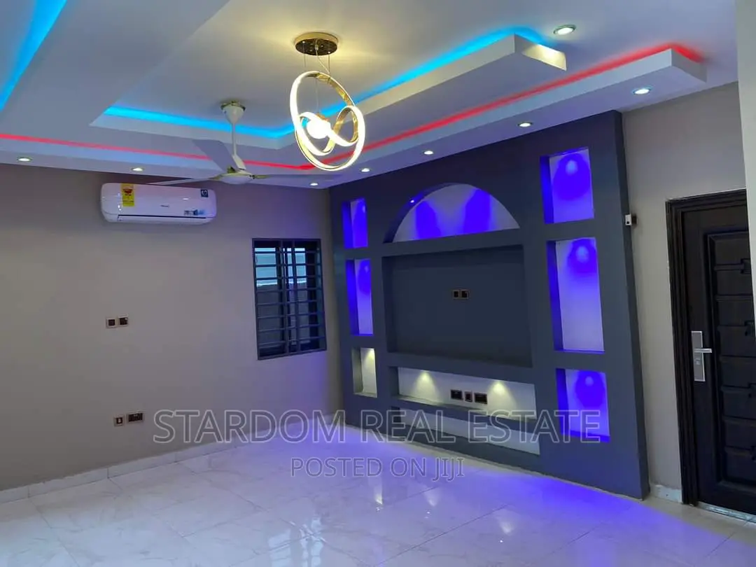 3bdrm Duplex in Kwabenya for sale in Kwabenya