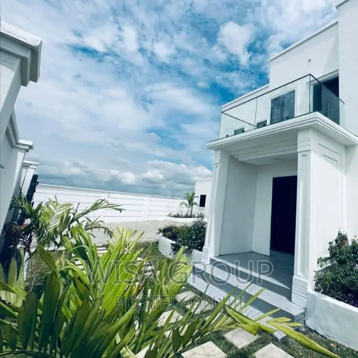 4bdrm Duplex in Wisa Groups, Accra Metropolitan for sale in Accra Metropolitan